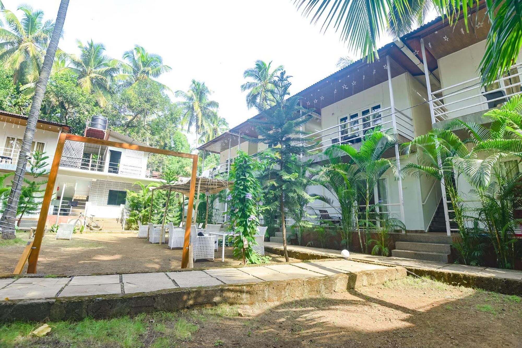 Fabhotel La Volga - Nr Morjim Beach Exterior photo